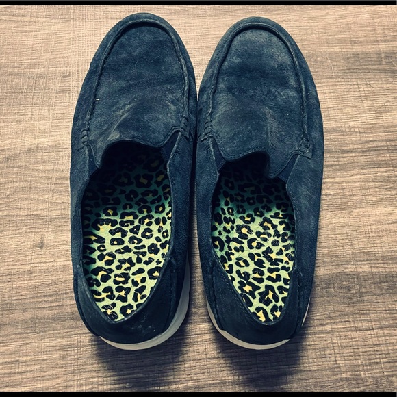 UGG Size 10.5 Colston Navy Blue with Green Cheetah Insoles 1009927 Rare Slip Ons - Picture 1 of 4